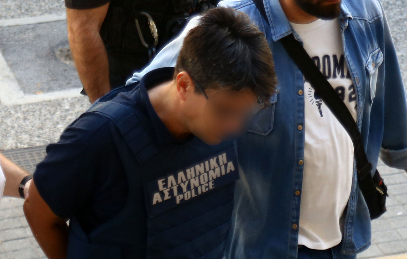 Ομολογία 50χρονου αδελφοκτόνου, καθώς συγγενείς και φίλοι αποχαιρετούν την 59χρονη – Ισχυρίζεται ότι πανικοβλήθηκε και θόλωσε