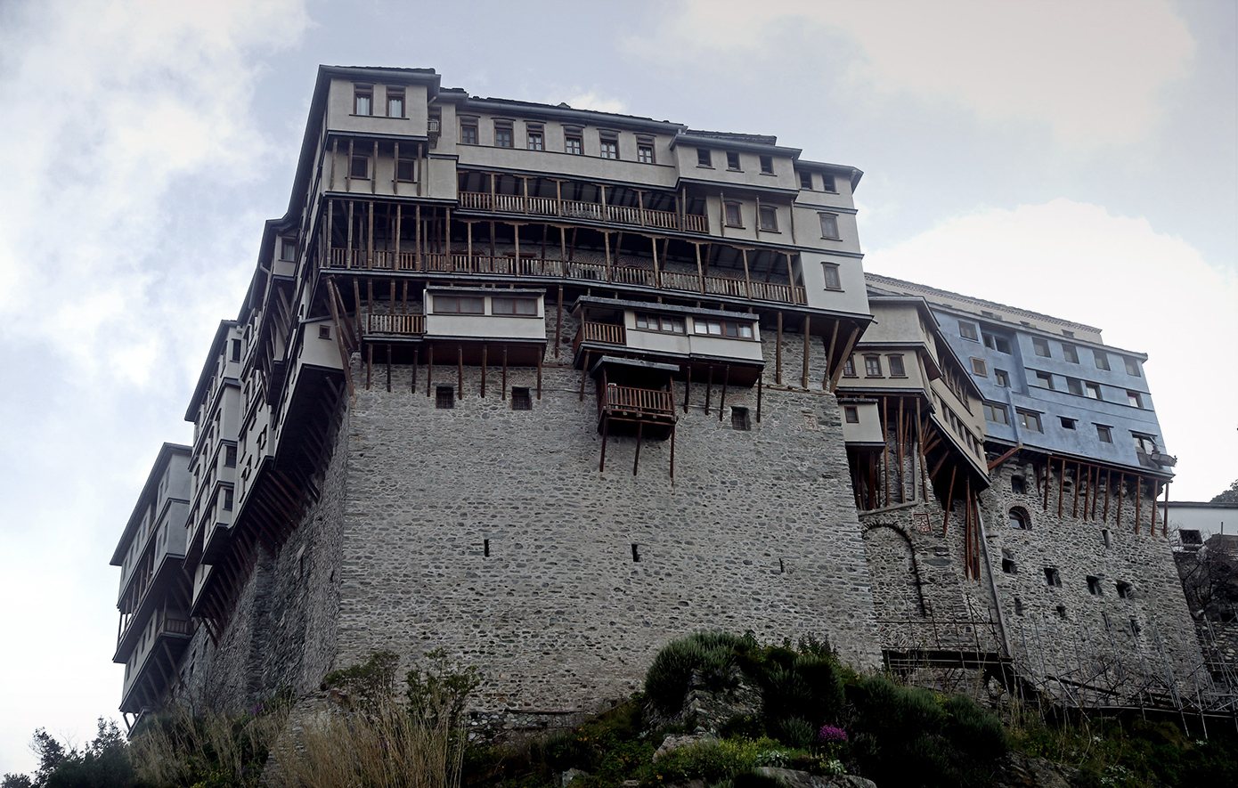 Άρχισε η αποκατάσταση των καταστροφών στο Άγιο Όρος από τους πρόσφατους σεισμούς