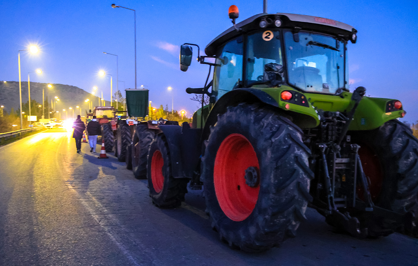 Διαμαρτυρία μπλόκο από αγροτοκτηνοτρόφους στο Ηράκλειο – Απαιτούν πλήρη καταβολή των νόμιμων πληρωμών