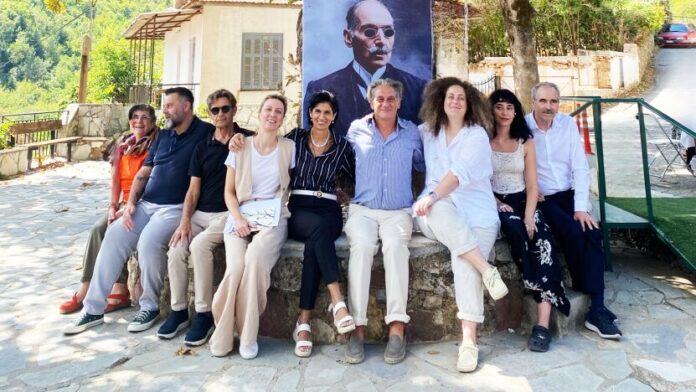 Ο Δ. Αιγιαλείας βράβευσε τον Σπ. Περεσιάδη στο Φεστιβάλ Γκόλφω