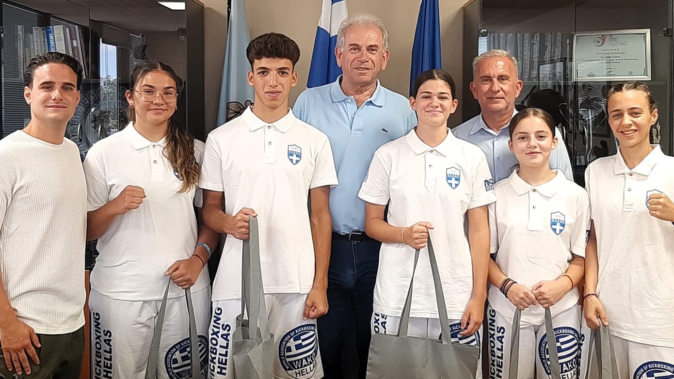 Αθλητές Kick boxing επισκέπτονται το Δημαρχείο Αιγάλεω