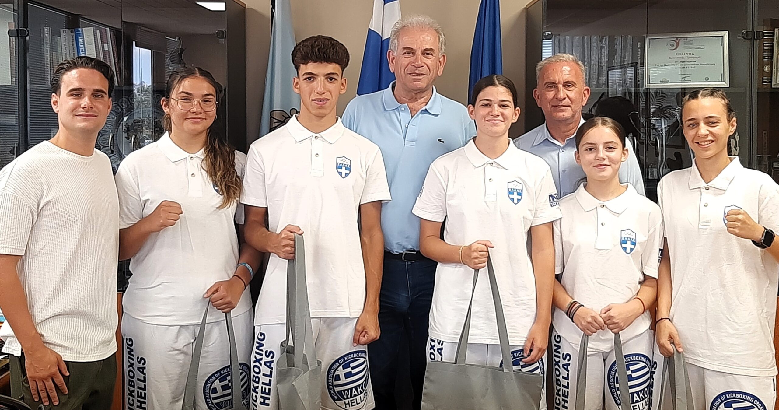 Αθλητές Kick boxing επισκέπτονται το Δημαρχείο Αιγάλεω