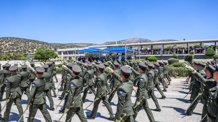Ένστολοι: Οι αυξήσεις που θα ισχύσουν από 1η Οκτωβρίου