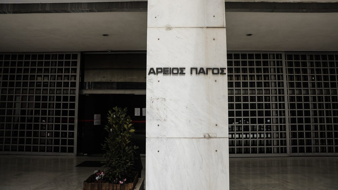 Τέμπη: Επίσπευση διαδικασιών και βιαστικούς χειρισμούς καταγγέλλουν οι συγγενείς στον Άρειο Πάγο