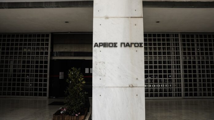 Τέμπη: Επίσπευση διαδικασιών και βιαστικούς χειρισμούς καταγγέλλουν οι συγγενείς στον Άρειο Πάγο