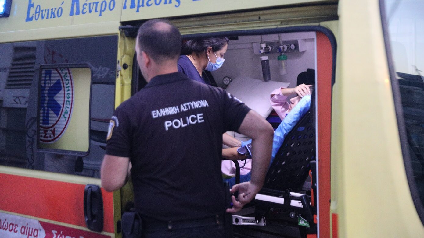 Σάλος σε λεωφορείο στη Γλυφάδα: Άνδρας επιχείρησε να κατεβάσει το παντελόνι του μπροστά σε ανήλικους