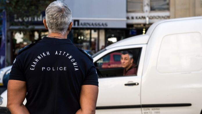 Το πρόγραμμα αυξήσεων για τους ένστολους – Πώς εξασφαλίζουν 1,5 έως 2 επιπλέον μισθούς