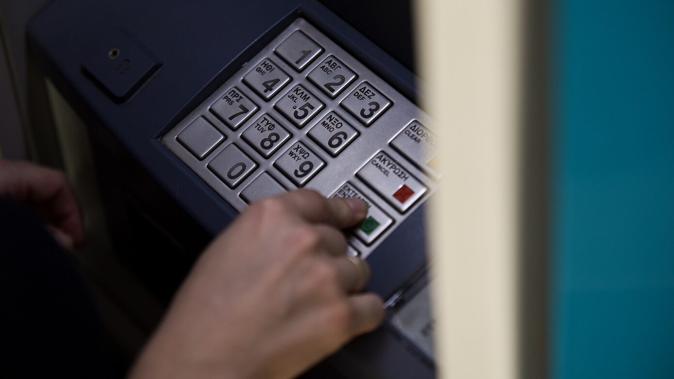 Οι τράπεζες μελετούν τη συγχώνευση όλων των ΑΤΜ σε ενιαίο δίκτυο