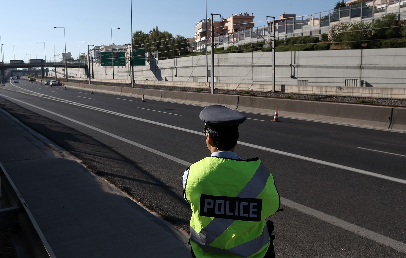 40χρονη συλλαμβάνεται δύο φορές σε τέσσερις μέρες στη ΛΕΑ της Αττικής Οδού – Χάνει την άδεια οδήγησης