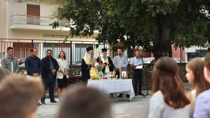 Ο Δήμαρχος Μετεώρων Λ. Αβραμόπουλος παρευρίσκεται στους αγιασμούς των σχολείων
