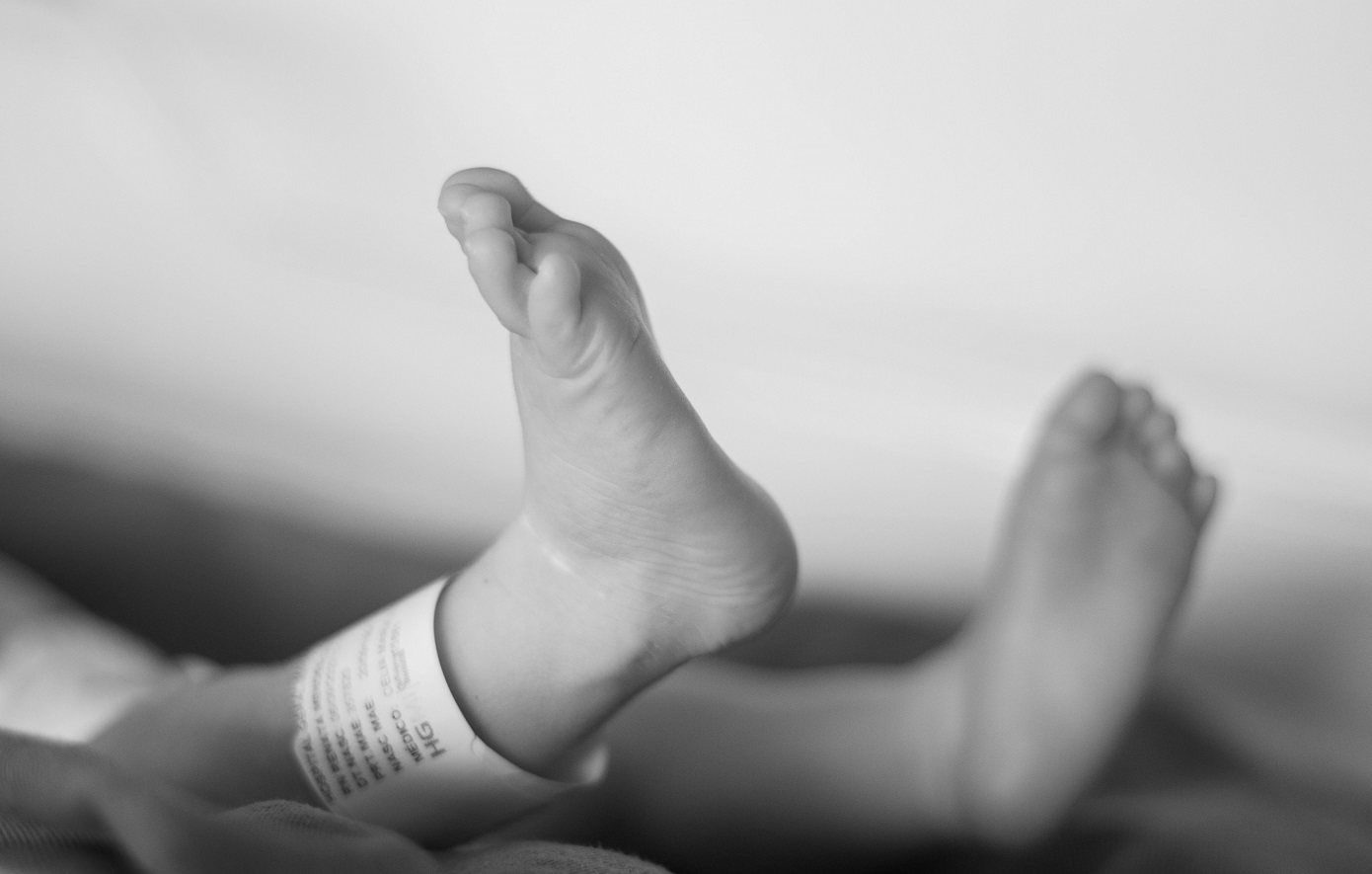 Ανησυχία για πιθανή υπόθεση Πισπιρίγκου ή Μουρτζούκου: Θάνατος βρέφους αποδόθηκε σε «παθολογικά αίτια» παρά τις εκτεταμένες κακώσεις