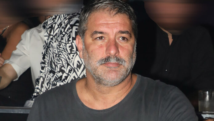 Μπισμπίκης: «Έχασα τον έλεγχο και χτύπησα παρκαρισμένα οχήματα» – Νέα τοποθέτηση του ηθοποιού για το περιστατικό