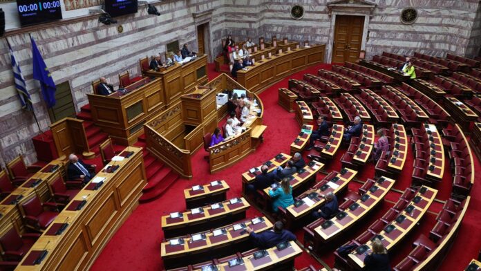 Το μεταναστευτικό στο προσκήνιο: Αρχίζει σήμερα η διαβούλευση για το νέο νομοσχέδιο στην Ολομέλεια