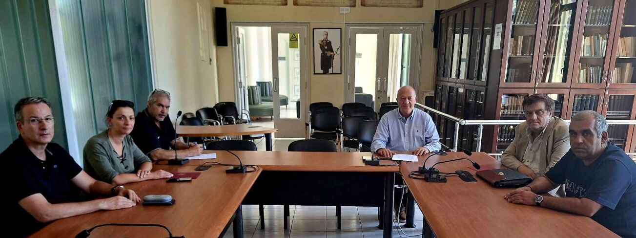 Σύσκεψη Δημάρχου Χίου με την ΟΛΜΕ για τις προκλήσεις στα σχολεία