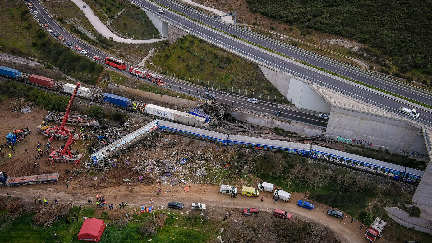 Τέσσερα τώρα τα αιτήματα εκταφής σορών θυμάτων της τραγωδίας στα Τέμπη