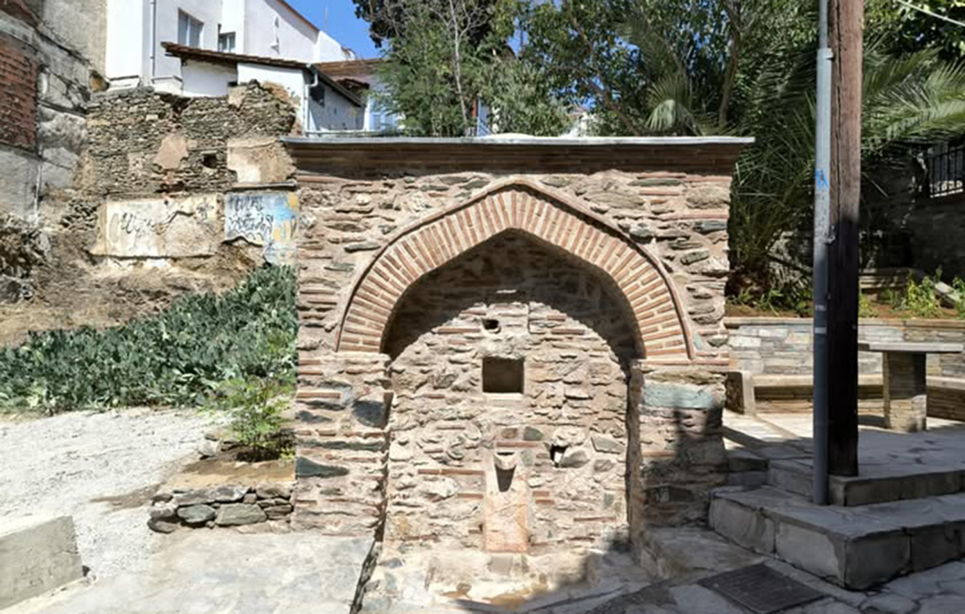 Η Λίνα Μενδώνη παρέδωσε ανακαινισμένες τέσσερις οθωμανικές κρήνες στην Άνω Πόλη Θεσσαλονίκης