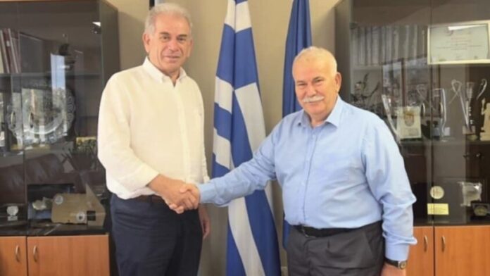 Ο Αντιπεριφερειάρχης Δυτικής Αθήνας επισκέπτεται το Δημαρχείο Αιγάλεω