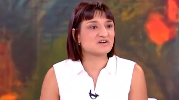 Νεαρή αστυνομικός εκτός καθήκοντος αφηγείται πώς εξουδετέρωσε κακοποιό – «Του άρπαξα το χέρι»