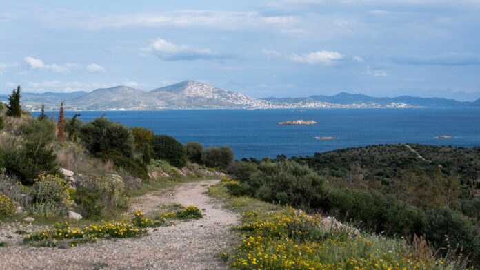 Ο Λόφος Φασκομηλιάς στη Βουλιαγμένη ανακηρύσσεται επίσημα αρχαιολογικός χώρος
