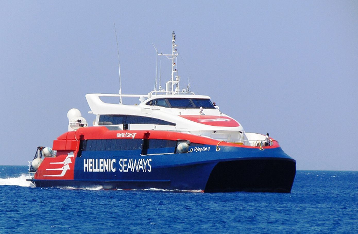 Βλάβη στο Flying Cat III – Κατευθύνεται με χαμηλή ταχύτητα προς Πόρο