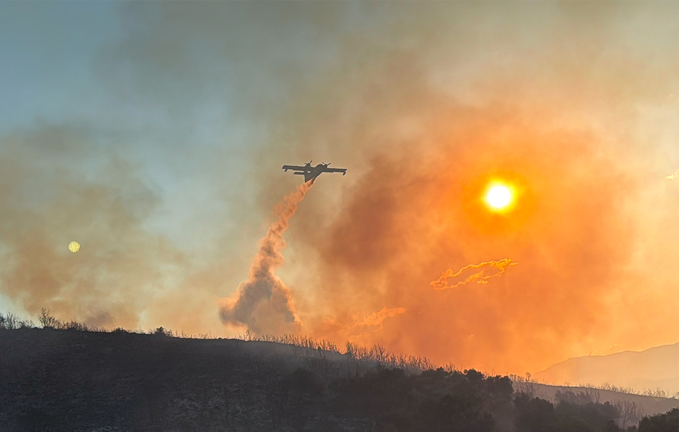 Φουντώνει η πυρκαγιά στο Αίγιο – Αυξήθηκαν οι πυροσβεστικές δυνάμεις στο Άλσος