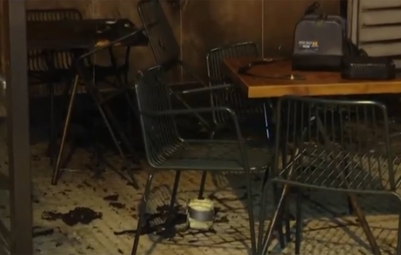 Πυρκαγιά από εμπρησμό σε καφέ στην Καλλιθέα