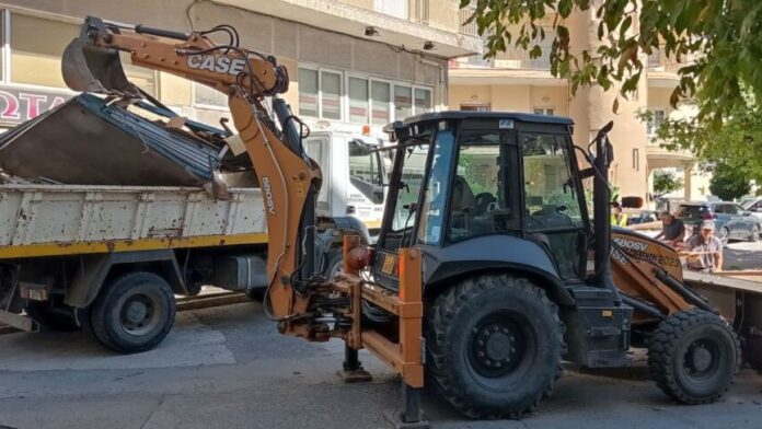 Δ.Γρεβενών: Αποξήλωση παλαιών περιπτέρων από το κέντρο της πόλης