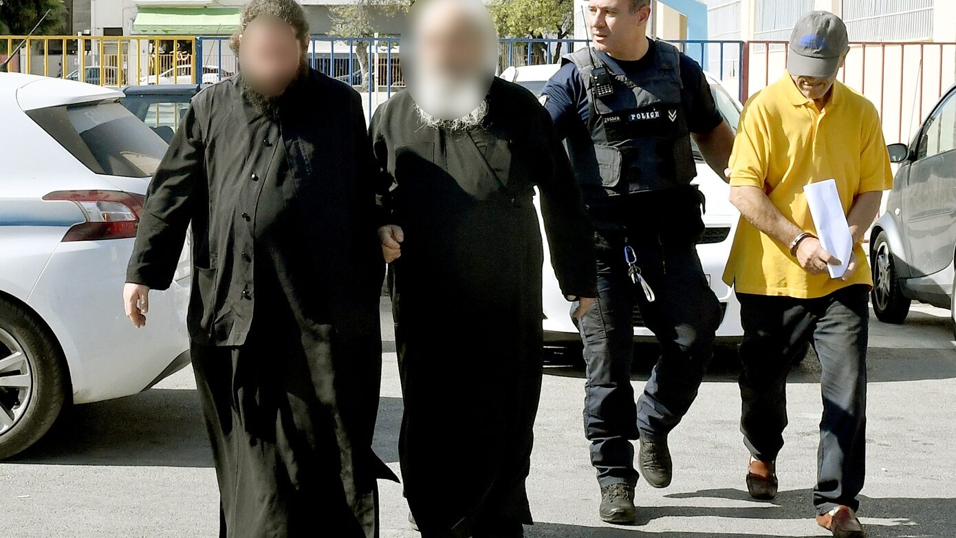 Στη φυλακή ο ηγούμενος της Μονής Μεγάλου Σπηλαίου και οι συνεργοί του για το δίκτυο αρχαιοκαπηλίας