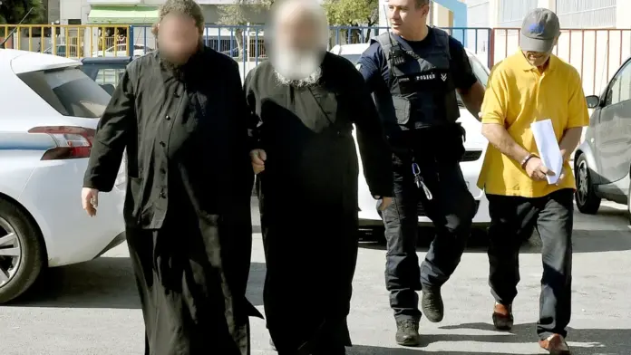 «Αν πετύχει αυτή η συμφωνία, θα πουλήσουμε και τους τοίχους», δήλωσε ο ηγούμενος στους φερόμενους αγοραστές