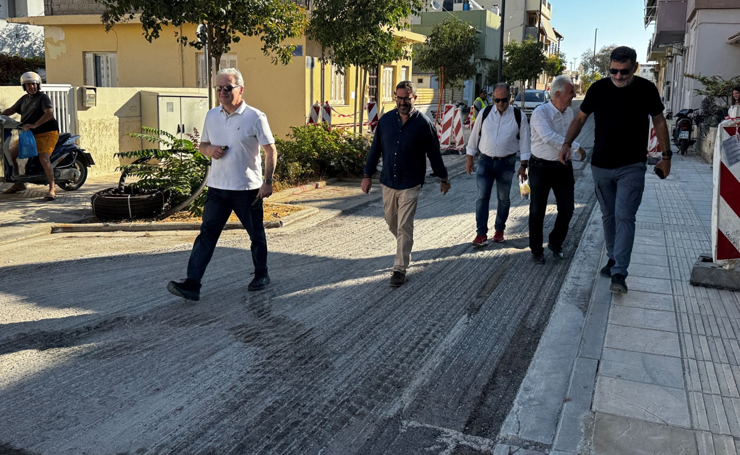 Επίσκεψη Δημάρχου Ηρακλείου σε έργα ασφαλτόστρωσης στη Νέα Αλικαρνασσό