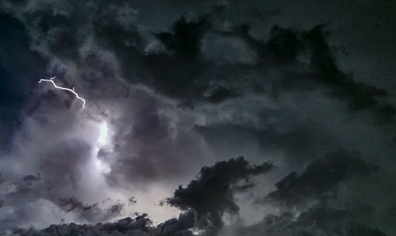 Περιοχές που θα δεχθούν έντονες βροχοπτώσεις και καταιγίδες σύντομα – Μετεωρολόγοι προειδοποιούν για εξαιρετικά επικίνδυνο καιρό