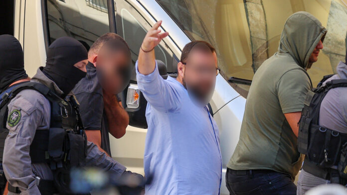 Δικάζονται 17 κατηγορούμενοι για το κύκλωμα της Κρήτης: «Σε λατρεύω», τους φώναζαν – Δείτε εικόνες και βίντεο