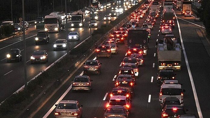 Κηφισός: Σύγκρουση προκαλεί χάος και ουρές χιλιομέτρων
