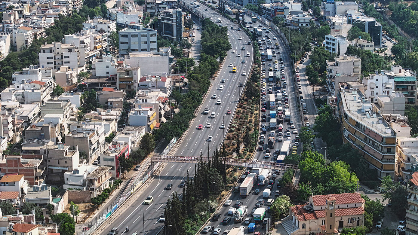 Κίνηση τώρα: Χάος στους δρόμους – Μπλοκαρισμένος ο Κηφισός, σταμάτησε όχημα