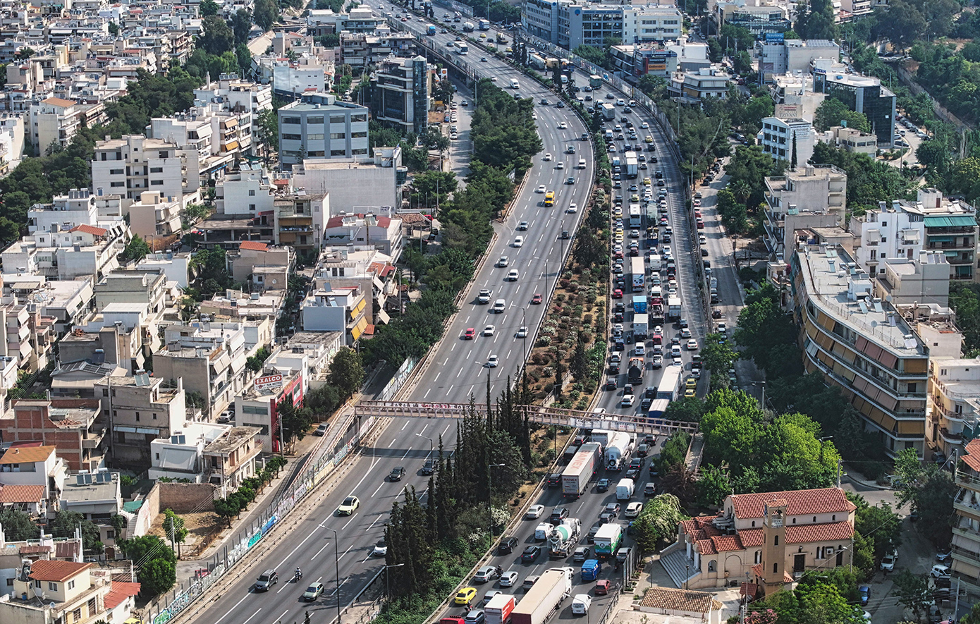 Κίνηση τώρα: Χάος στους δρόμους – Μπλοκαρισμένος ο Κηφισός, σταμάτησε όχημα