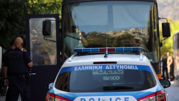 Απαγωγές βρεφών σε Πειραιά και Ομόνοια: Κακουργηματική δίωξη σε 17χρονο – Στόχος του να δείξει πως «οι Ρομά δεν τα φροντίζουν»