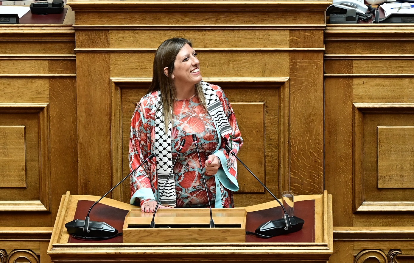Η Ζωή Κωνσταντοπούλου καλωσόρισε στη Βουλή τα παιδιά από την Παλαιστίνη που θεραπεύονται στην Ελλάδα