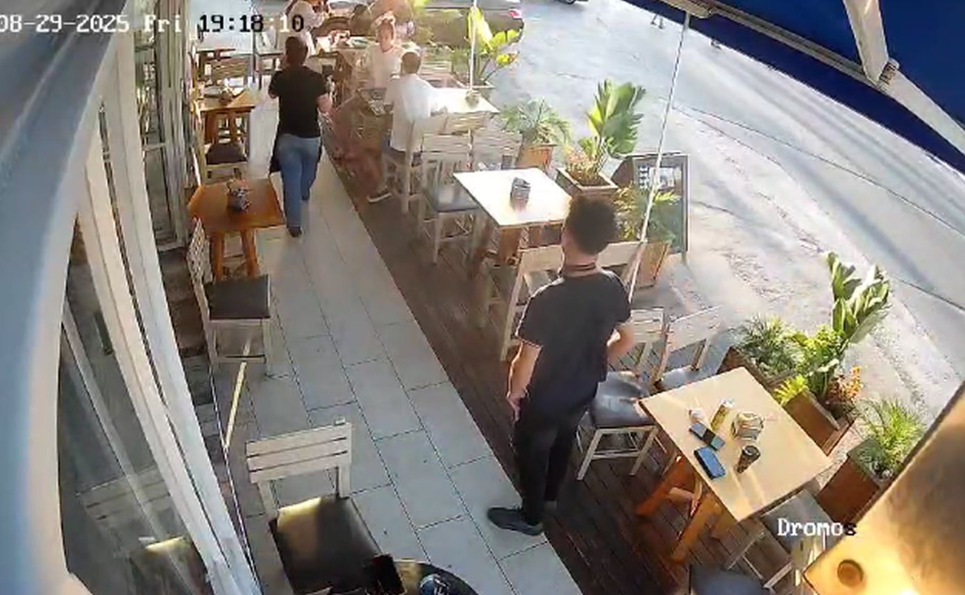 Πελάτης ψησταριάς κινδύνευε από πνιγμό και εργαζόμενοι τον έσωσαν με τη λαβή Χάιμλιχ – Δείτε το βίντεο