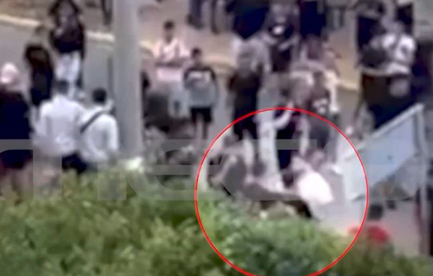 Σοκαριστικό βίντεο με τον βίαιο ξυλοδαρμό 14χρονου στον Ασπρόπυργο – Παιδιά τον περικύκλωσαν και τον καταδίωξαν