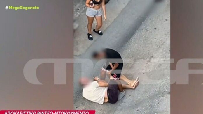Κρήτη: Ανατριχιαστικό βίντεο δείχνει ανήλικο να χτυπά ηλικιωμένο στη μέση του δρόμου