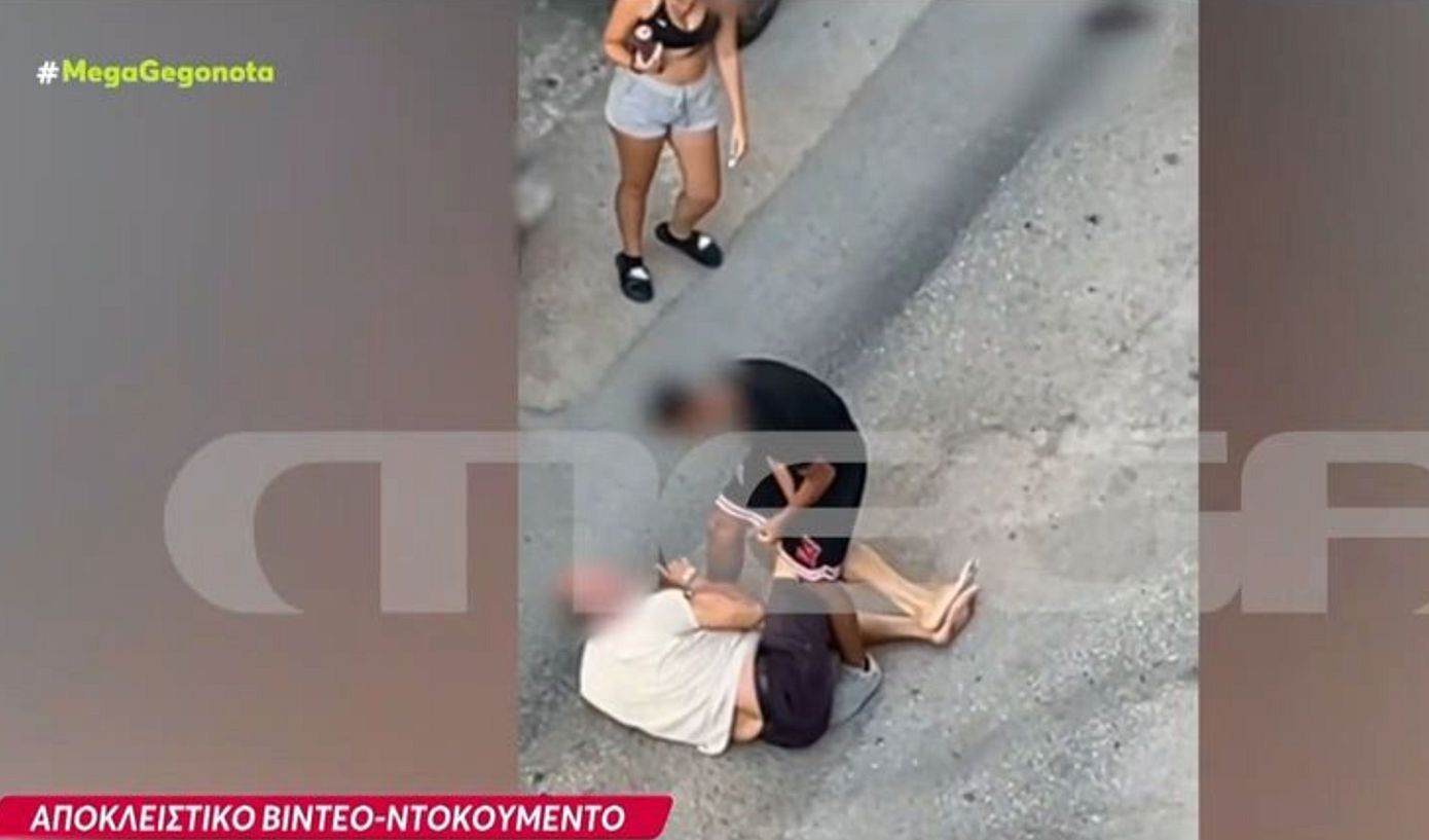 Κρήτη: Ανατριχιαστικό βίντεο δείχνει ανήλικο να χτυπά ηλικιωμένο στη μέση του δρόμου