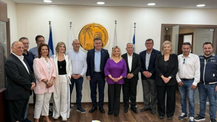 Αποστολή από την αδελφοποιημένη πόλη Λάρνακα Κύπρου στη Λάρισα, στις 12/9