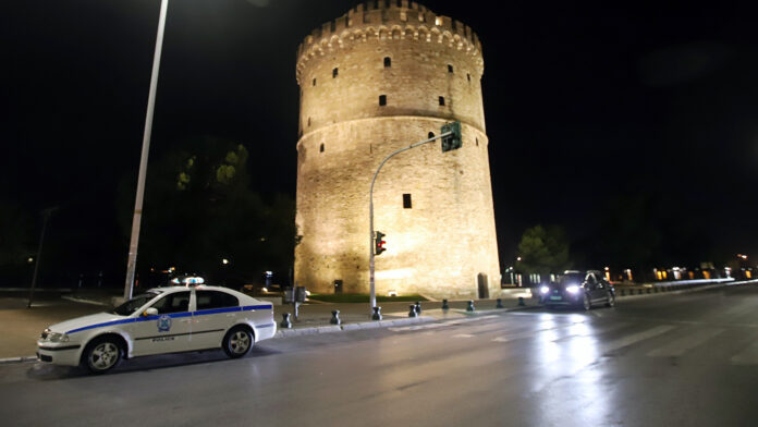 Απελευθερώθηκαν οι έξι συλληφθέντες στη Θεσσαλονίκη για το πανό υπέρ της Παλαιστίνης στο Αμερικανικό Προξενείο