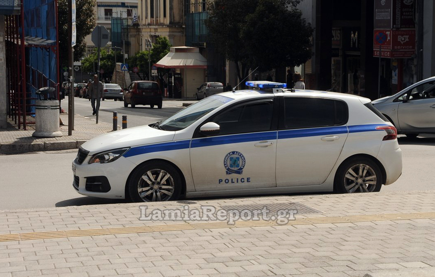 Θρασύτατη ληστεία τύπου «Tiger» στη Λαμία – Απειλές με όπλο και μαχαίρι σε 30χρονο που έκανε ανάληψη από ΑΤΜ