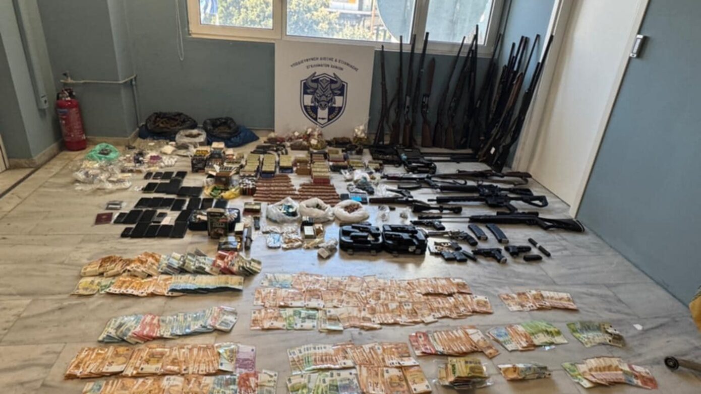 Κρητική Μαφία: Αυτά είναι τα όπλα, τα πυρομαχικά και τα μετρητά που κατέσχεσε η ΕΛΑΣ