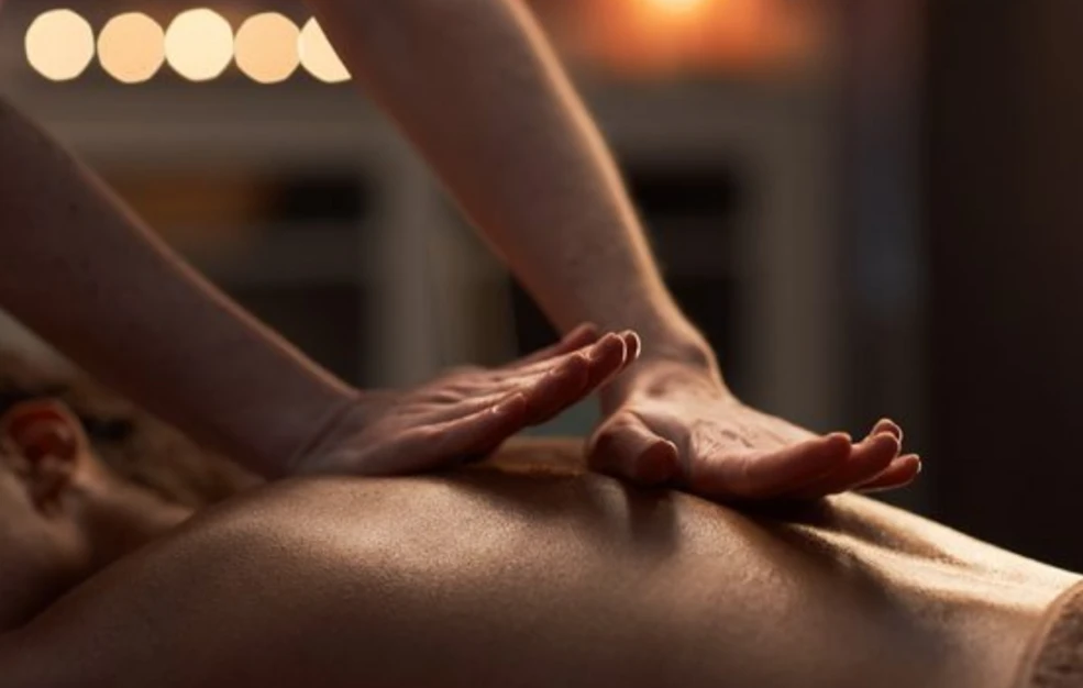 Σοκαριστική αποκάλυψη αισθητικού: «Πήγα να δουλέψω σε σπα, αλλά μου έκρυψαν ότι προσφέρουν μασάζ “σώμα με σώμα”»