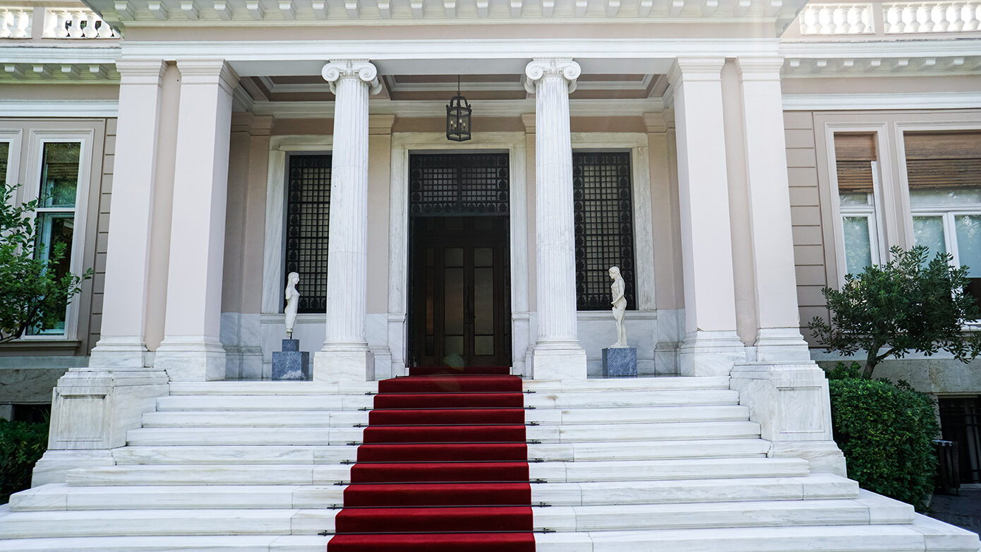 Ατελείωτη σύγκρουση κυβέρνησης-αντιπολίτευσης για την οικονομία – Με κατάλογο ψευδών ειδήσεων απαντά το Μαξίμου