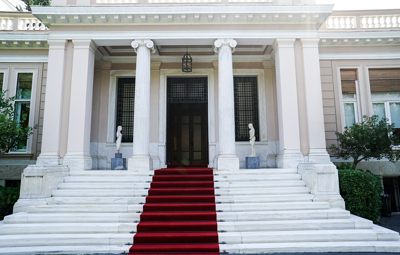 Ατελείωτη σύγκρουση κυβέρνησης-αντιπολίτευσης για την οικονομία – Με κατάλογο ψευδών ειδήσεων απαντά το Μαξίμου