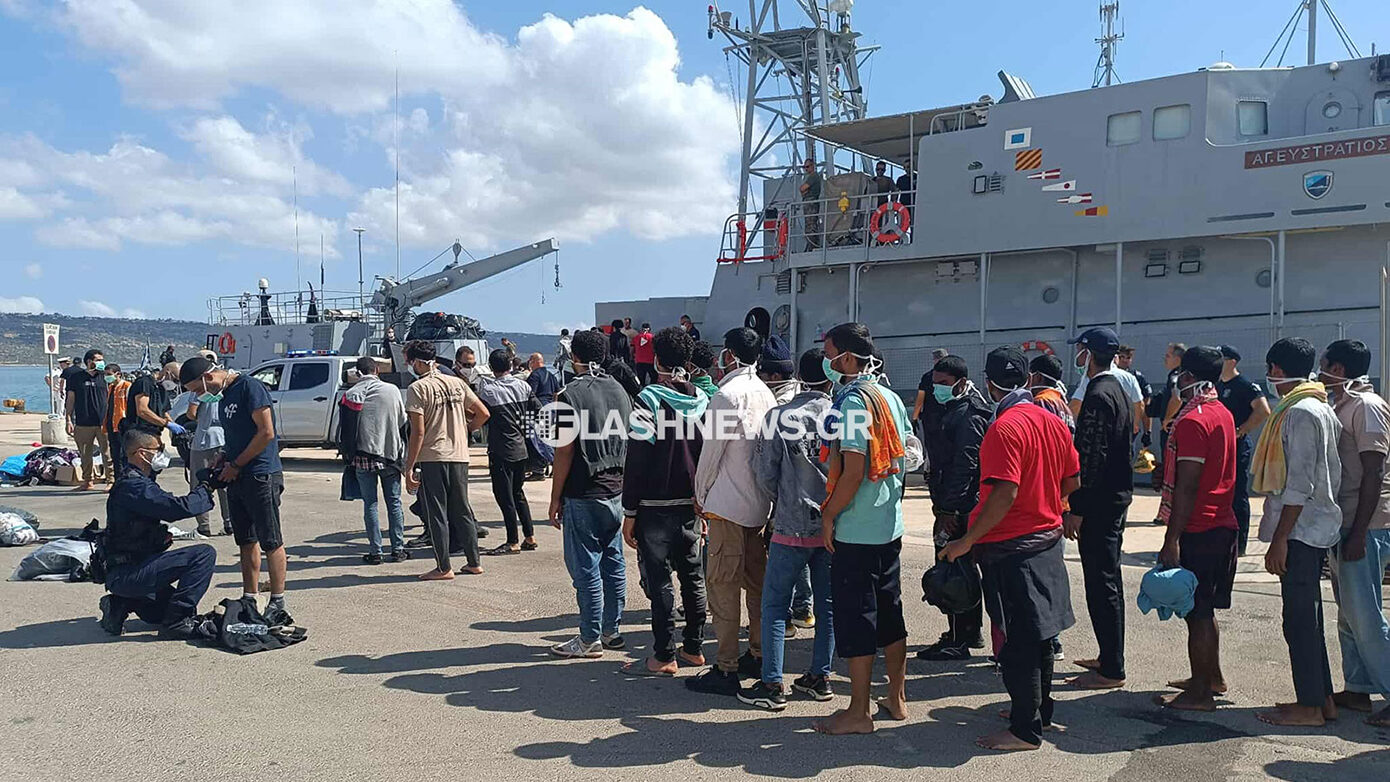 Η Αγυιά εκκενώθηκε – Οι τελευταίοι 321 μετανάστες αναχώρησαν από τη Σούδα με σκάφος του λιμενικού