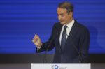 Bloomberg: Οι παροχές Μητσοτάκη ενδέχεται να δημιουργήσουν τις βάσεις για επέκταση της θητείας του